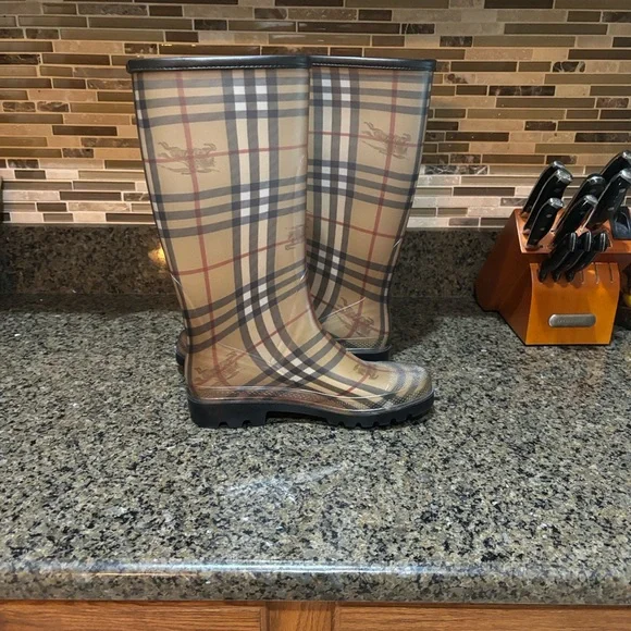 Burberry Checkered Tall Rain Boots-ALMOST NEW - Picture 3 of 8